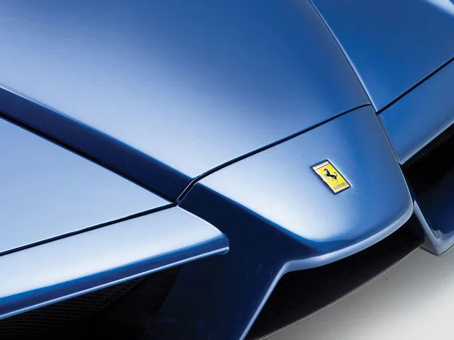Hàng hiếm Ferrari Enzo với màu sơn cực độc được bán với giá 53,6 tỷ Đồng - Ảnh 5. Hàng hiếm Ferrari Enzo với màu sơn cực độc được bán với giá 53,6 tỷ Đồng - Ảnh 5.