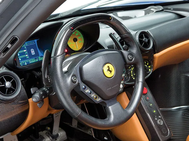 Hàng hiếm Ferrari Enzo với màu sơn cực độc được bán với giá 53,6 tỷ Đồng - Ảnh 10. Hàng hiếm Ferrari Enzo với màu sơn cực độc được bán với giá 53,6 tỷ Đồng - Ảnh 10.