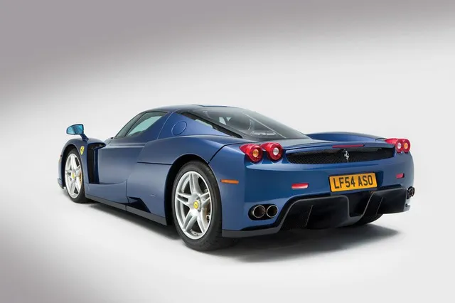 Hàng hiếm Ferrari Enzo với màu sơn cực độc được bán với giá 53,6 tỷ Đồng - Ảnh 3. Hàng hiếm Ferrari Enzo với màu sơn cực độc được bán với giá 53,6 tỷ Đồng - Ảnh 3.
