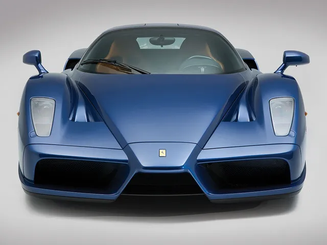 Hàng hiếm Ferrari Enzo với màu sơn cực độc được bán với giá 53,6 tỷ Đồng - Ảnh 1. Hàng hiếm Ferrari Enzo với màu sơn cực độc được bán với giá 53,6 tỷ Đồng - Ảnh 1.