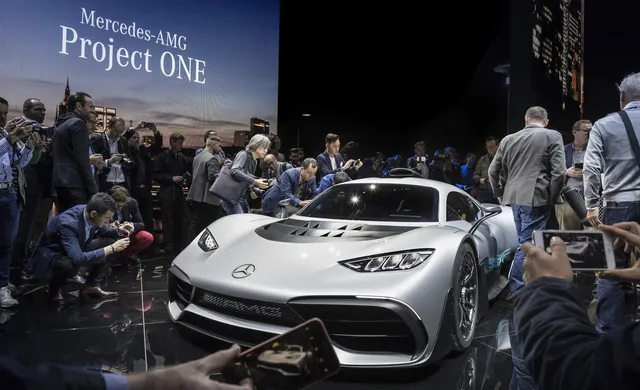 Vẻ đẹp xuất sắc của xe đua Công thức 1 đường phố Mercedes-AMG Project One ngoài đời thực - Ảnh 3. Vẻ đẹp xuất sắc của xe đua Công thức 1 đường phố Mercedes-AMG Project One ngoài đời thực - Ảnh 3.