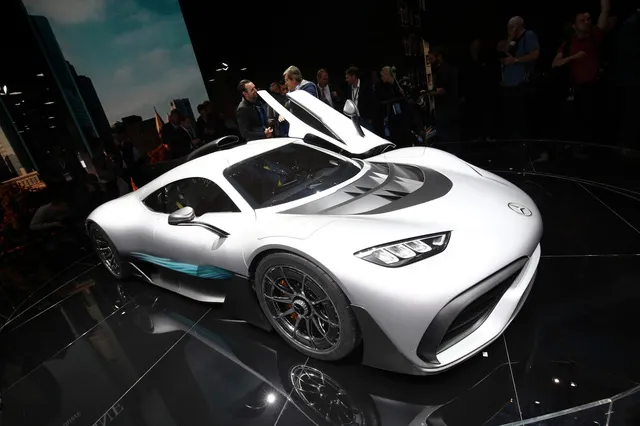 Vẻ đẹp xuất sắc của xe đua Công thức 1 đường phố Mercedes-AMG Project One ngoài đời thực - Ảnh 7. Vẻ đẹp xuất sắc của xe đua Công thức 1 đường phố Mercedes-AMG Project One ngoài đời thực - Ảnh 7.