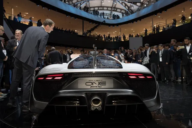 Vẻ đẹp xuất sắc của xe đua Công thức 1 đường phố Mercedes-AMG Project One ngoài đời thực - Ảnh 10. Vẻ đẹp xuất sắc của xe đua Công thức 1 đường phố Mercedes-AMG Project One ngoài đời thực - Ảnh 10.
