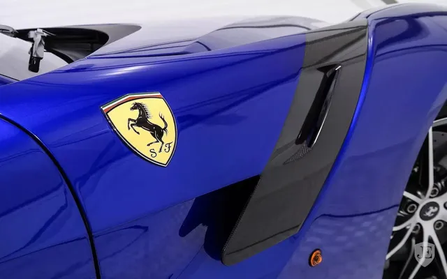 Hàng hiếm Ferrari F12tdf sở hữu ngoại thất lạ mắt được rao bán với mức giá khóc thét - Ảnh 4. Hàng hiếm Ferrari F12tdf sở hữu ngoại thất lạ mắt được rao bán với mức giá khóc thét - Ảnh 4.