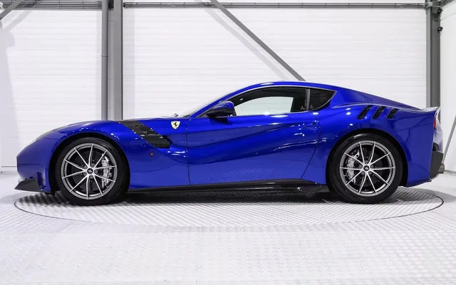 Hàng hiếm Ferrari F12tdf sở hữu ngoại thất lạ mắt được rao bán với mức giá khóc thét - Ảnh 3. Hàng hiếm Ferrari F12tdf sở hữu ngoại thất lạ mắt được rao bán với mức giá khóc thét - Ảnh 3.