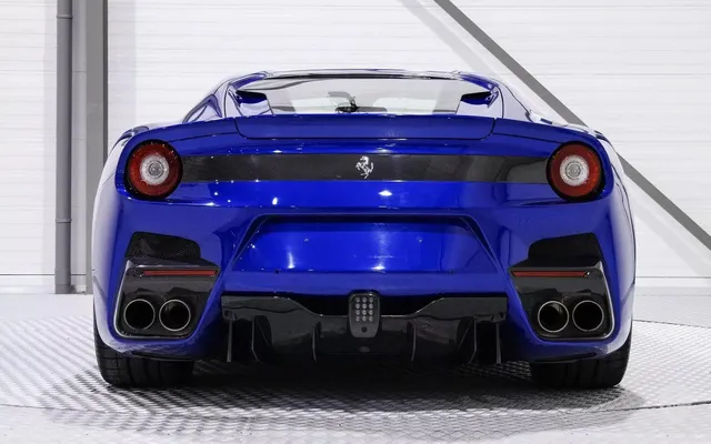 Hàng hiếm Ferrari F12tdf sở hữu ngoại thất lạ mắt được rao bán với mức giá khóc thét - Ảnh 6. Hàng hiếm Ferrari F12tdf sở hữu ngoại thất lạ mắt được rao bán với mức giá khóc thét - Ảnh 6.