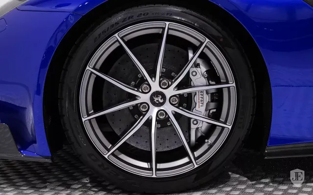 Hàng hiếm Ferrari F12tdf sở hữu ngoại thất lạ mắt được rao bán với mức giá khóc thét - Ảnh 14. Hàng hiếm Ferrari F12tdf sở hữu ngoại thất lạ mắt được rao bán với mức giá khóc thét - Ảnh 14.