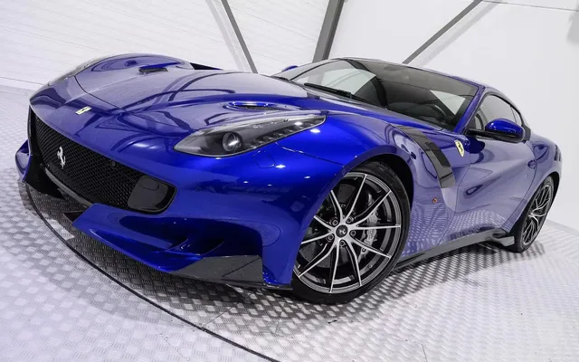 Hàng hiếm Ferrari F12tdf sở hữu ngoại thất lạ mắt được rao bán với mức giá khóc thét - Ảnh 2. Hàng hiếm Ferrari F12tdf sở hữu ngoại thất lạ mắt được rao bán với mức giá khóc thét - Ảnh 2.