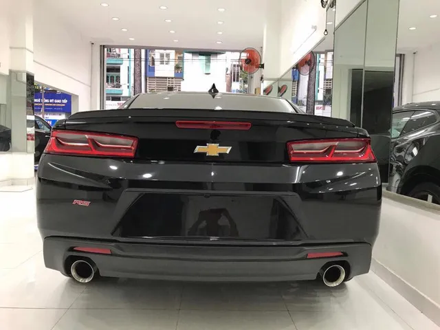 Thêm hàng hiếm Chevrolet Camaro RS 2017 được đưa về nước, trang bị thêm mâm độ của Ruff - Ảnh 2. Thêm hàng hiếm Chevrolet Camaro RS 2017 được đưa về nước, trang bị thêm mâm độ của Ruff - Ảnh 2.