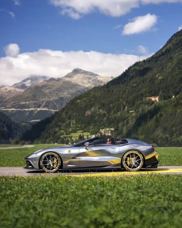 Bất ngờ bắt gặp siêu phẩm Ferrari F12 TRS thứ hai trên toàn thế giới - Ảnh 8. Bất ngờ bắt gặp siêu phẩm Ferrari F12 TRS thứ hai trên toàn thế giới - Ảnh 8.