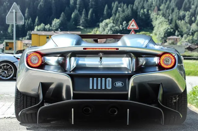 Bất ngờ bắt gặp siêu phẩm Ferrari F12 TRS thứ hai trên toàn thế giới - Ảnh 11. Bất ngờ bắt gặp siêu phẩm Ferrari F12 TRS thứ hai trên toàn thế giới - Ảnh 11.