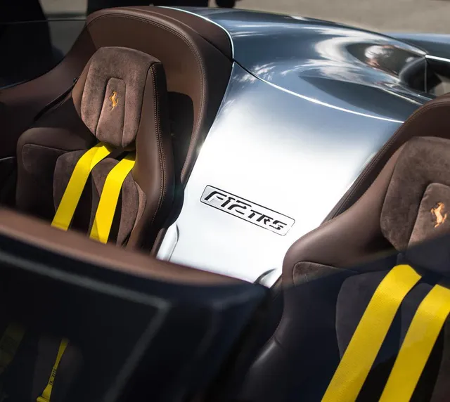 Bất ngờ bắt gặp siêu phẩm Ferrari F12 TRS thứ hai trên toàn thế giới - Ảnh 10. Bất ngờ bắt gặp siêu phẩm Ferrari F12 TRS thứ hai trên toàn thế giới - Ảnh 10.