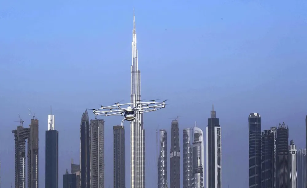 Tuy nhiên, theo Michael Rudolph, trưởng ban Quy định và An toàn của Cục Hàng không dân dụng Dubai, những chiếc taxi bay này luôn được theo dõi bởi thiết bị quan trắc không khí mới do DCAA thực hiện, đảm bảo an toàn cho chuyến bay tại mọi thời điểm trên không phận thành phố. Taxi bay dau tien tren the gioi o Dubai hinh anh 3