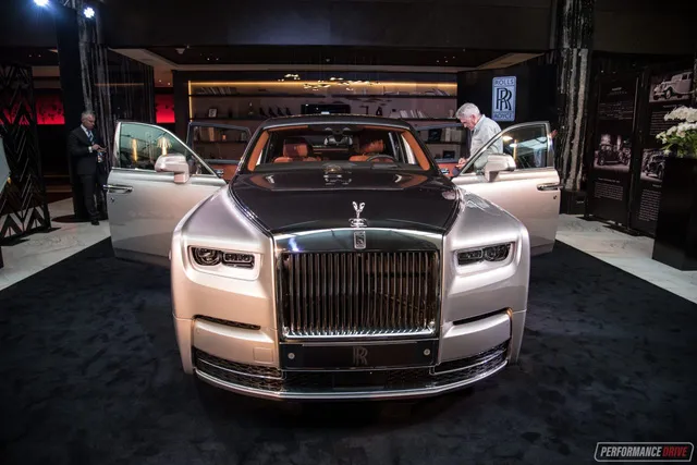 Xe siêu sang Rolls-Royce Phantom 2018 có giá khởi điểm lên gần 744.000 USD - Ảnh 2. Xe siêu sang Rolls-Royce Phantom 2018 có giá khởi điểm lên gần 744.000 USD - Ảnh 2.