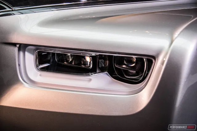 Xe siêu sang Rolls-Royce Phantom 2018 có giá khởi điểm lên gần 744.000 USD - Ảnh 6. Xe siêu sang Rolls-Royce Phantom 2018 có giá khởi điểm lên gần 744.000 USD - Ảnh 6.