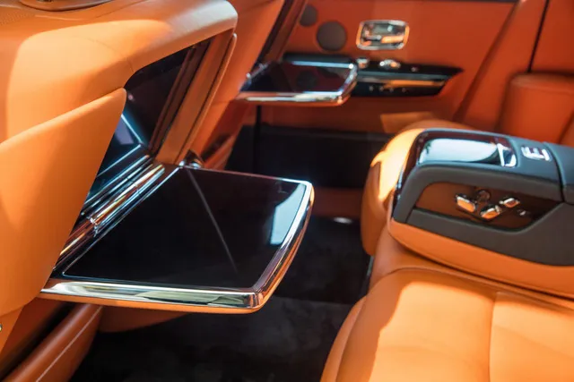 Xe siêu sang Rolls-Royce Phantom 2018 có giá khởi điểm lên gần 744.000 USD - Ảnh 12. Xe siêu sang Rolls-Royce Phantom 2018 có giá khởi điểm lên gần 744.000 USD - Ảnh 12.