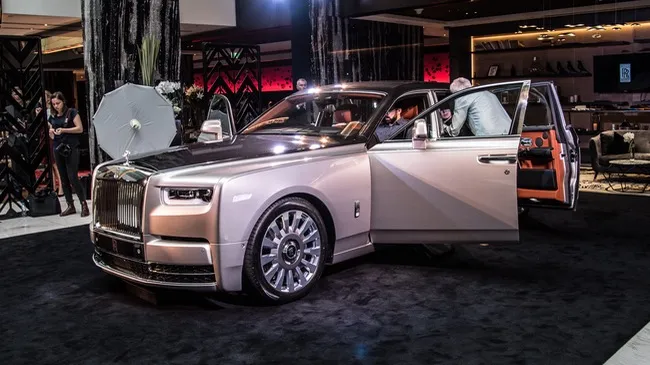 Xe siêu sang Rolls-Royce Phantom 2018 có giá khởi điểm lên gần 744.000 USD Xe siêu sang Rolls-Royce Phantom 2018 có giá khởi điểm lên gần 744.000 USD