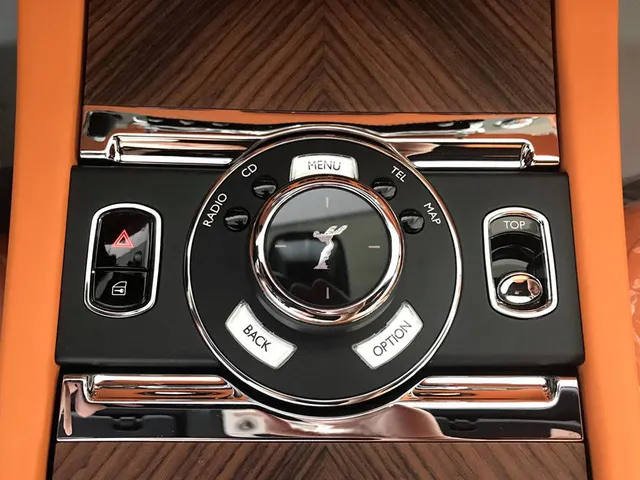 Rolls-Royce Dawn 25 tỷ Đồng bất ngờ xuất hiện tại Sài thành - Ảnh 15. Rolls-Royce Dawn 25 tỷ Đồng bất ngờ xuất hiện tại Sài thành - Ảnh 15.