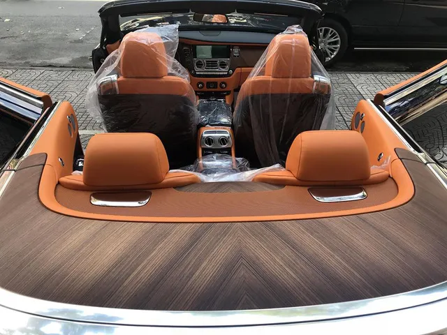 Rolls-Royce Dawn 25 tỷ Đồng bất ngờ xuất hiện tại Sài thành - Ảnh 10. Rolls-Royce Dawn 25 tỷ Đồng bất ngờ xuất hiện tại Sài thành - Ảnh 10.