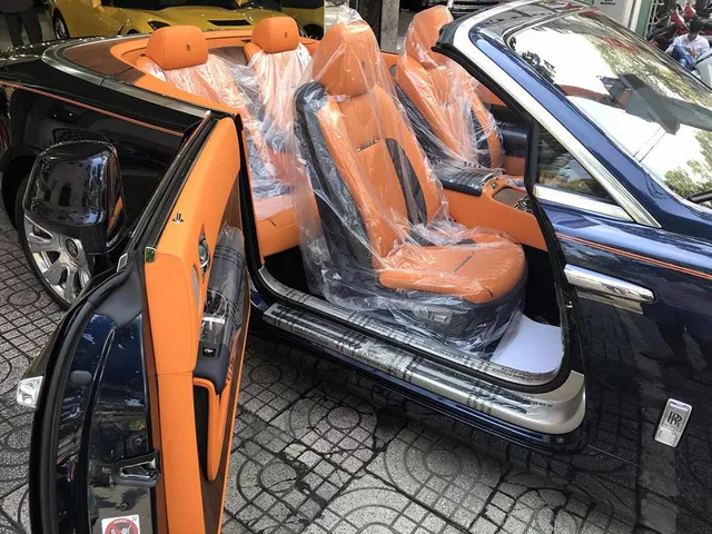 Rolls-Royce Dawn 25 tỷ Đồng bất ngờ xuất hiện tại Sài thành - Ảnh 7. Rolls-Royce Dawn 25 tỷ Đồng bất ngờ xuất hiện tại Sài thành - Ảnh 7.