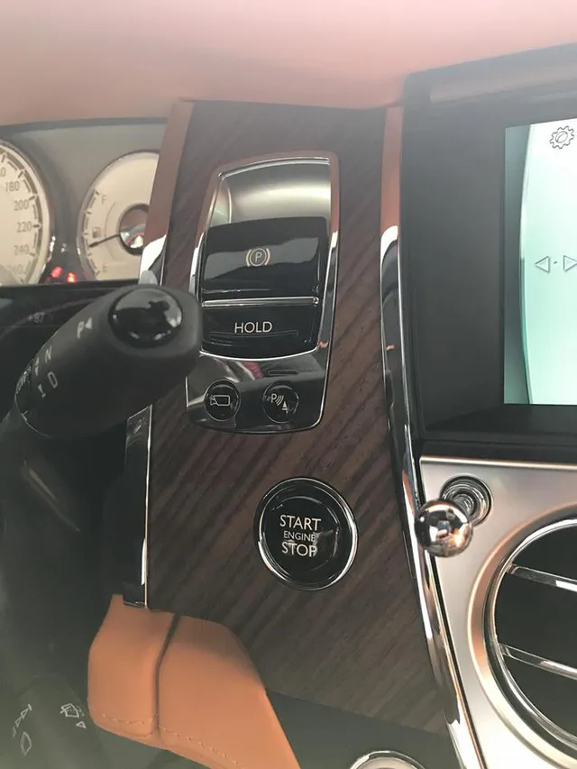 Rolls-Royce Dawn 25 tỷ Đồng bất ngờ xuất hiện tại Sài thành - Ảnh 19. Rolls-Royce Dawn 25 tỷ Đồng bất ngờ xuất hiện tại Sài thành - Ảnh 19.