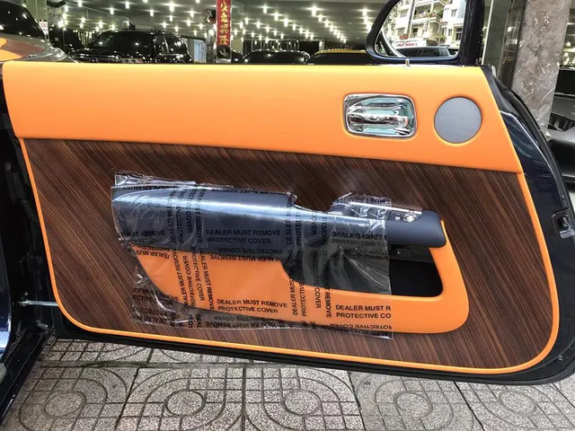 Rolls-Royce Dawn 25 tỷ Đồng bất ngờ xuất hiện tại Sài thành - Ảnh 13. Rolls-Royce Dawn 25 tỷ Đồng bất ngờ xuất hiện tại Sài thành - Ảnh 13.