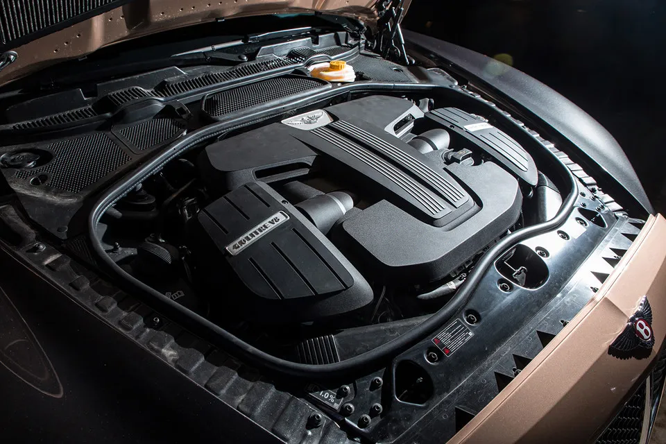 Xe sử dụng động cơ V8, 507 mã lực, 660 Nm, tốc độ tối đa xấp xỉ 300 km/h. Xe sieu sang Bentley Flying Spur hang doc tai Viet Nam hinh anh 9