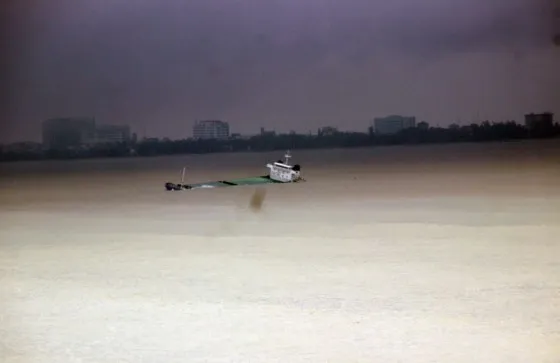 Các tàu hàng bị bão đánh bật đều là tàu “vãng lai” ảnh 3 Các tàu hàng bị bão đánh bật đều là tàu “vãng lai” ảnh 2