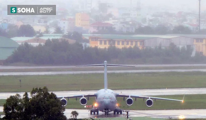 [NÓNG] Siêu vận tải cơ Boeing C-17 Globemaster III chở đoàn tiền trạm Mỹ tham dự APEC đã hạ cánh xuống sân bay Đà Nẵng - Ảnh 5.
