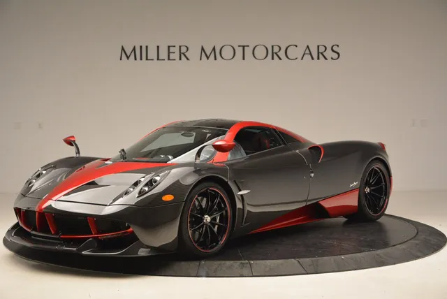 Thần gió Pagani Huayra dành cho fan cuồng màu đỏ - Ảnh 9. Thần gió Pagani Huayra dành cho fan cuồng màu đỏ - Ảnh 9.