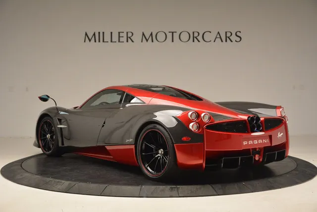 Thần gió Pagani Huayra dành cho fan cuồng màu đỏ - Ảnh 6. Thần gió Pagani Huayra dành cho fan cuồng màu đỏ - Ảnh 6.