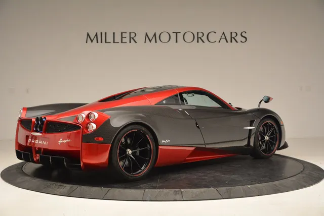 Thần gió Pagani Huayra dành cho fan cuồng màu đỏ - Ảnh 5. Thần gió Pagani Huayra dành cho fan cuồng màu đỏ - Ảnh 5.