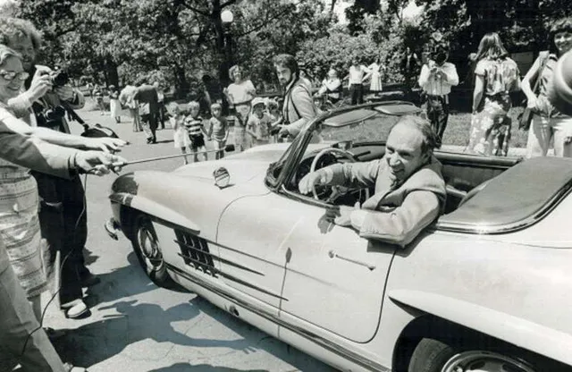 Chiếc Mercedes-Benz 300SL đặc biệt của Thủ tướng Canada Justin Trudeau - Ảnh 2. Chiếc Mercedes-Benz 300SL đặc biệt của Thủ tướng Canada Justin Trudeau - Ảnh 2.