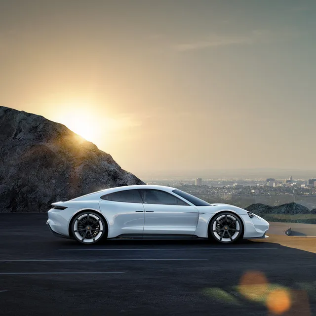 5 siêu xe điện đủ sức “đua” với Tesla Roadster - Ảnh 1. 5 siêu xe điện đủ sức “đua” với Tesla Roadster - Ảnh 1.