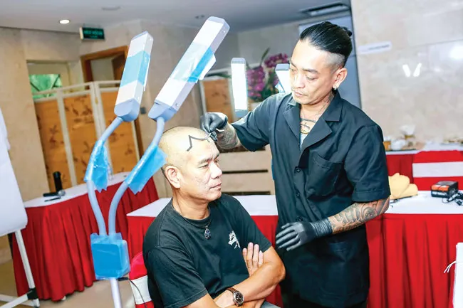 Chống hói đầu bằng nghệ thuật xăm ảnh 1 Chống hói đầu bằng nghệ thuật xăm ảnh 1