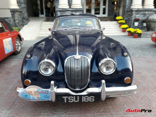Loạt xe cổ đổ bộ từ Anh sang Việt Nam để chạy hành trình xuyên Đông Nam Á - Ảnh 4. Loạt xe cổ đổ bộ từ Anh sang Việt Nam để chạy hành trình xuyên Đông Nam Á - Ảnh 4.