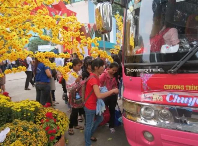 Về nhà trước giao thừa