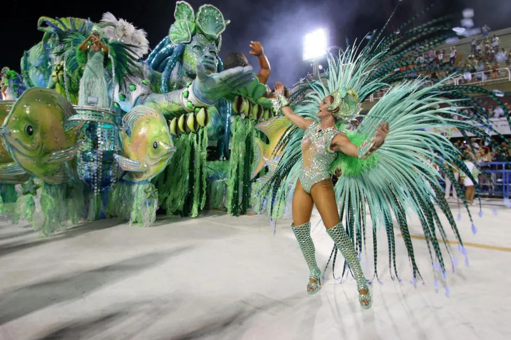 Choáng ngợp với Carnaval Rio đầy màu sắc và quyến rũ - Ảnh 2. Choáng ngợp với Carnaval Rio đầy màu sắc và quyến rũ - Ảnh 2.