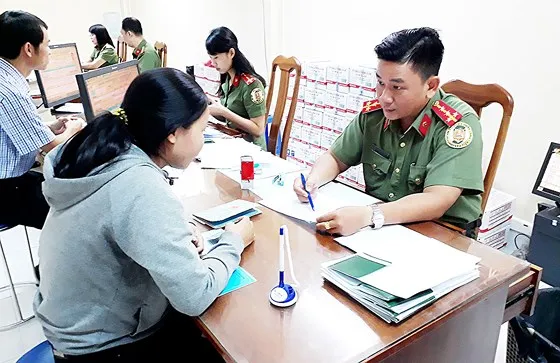 Nhu cầu làm hộ chiếu phổ thông tăng đột biến ảnh 1 Nhu cầu làm hộ chiếu phổ thông tăng đột biến ảnh 1