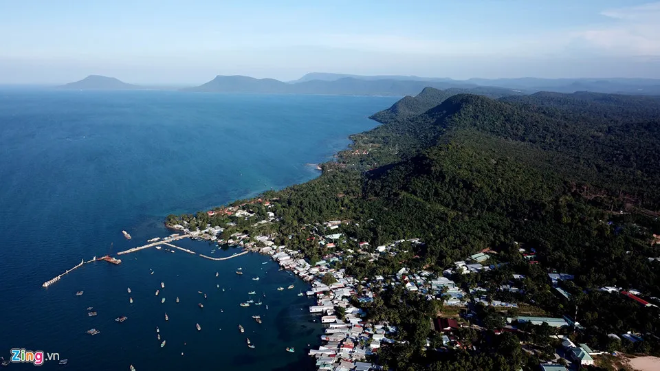 Dao ngoc Phu Quoc nhin tu tren cao hinh anh 4