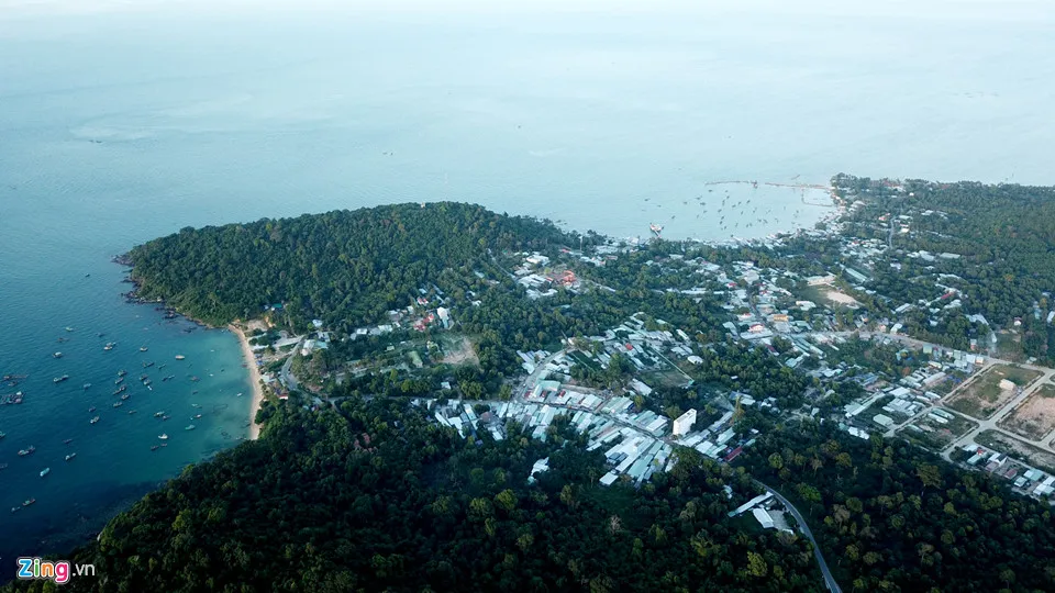 Dao ngoc Phu Quoc nhin tu tren cao hinh anh 2
