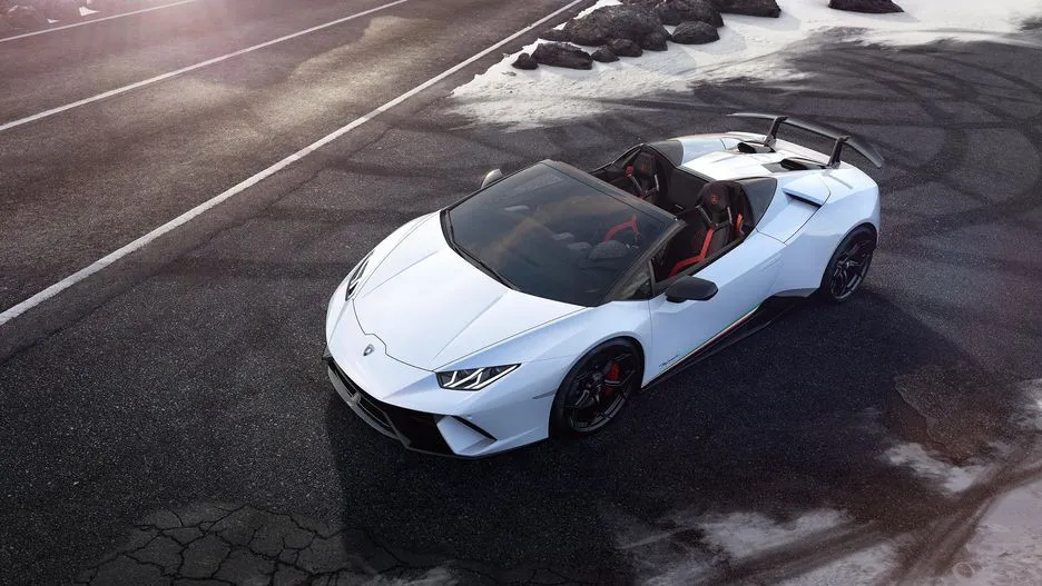 Lamborghini Huracan Performante Spyder giá hơn 300.000 USD ảnh 4 Lamborghini Huracan Performante Spyder gia hon 300.000 USD hinh anh 4