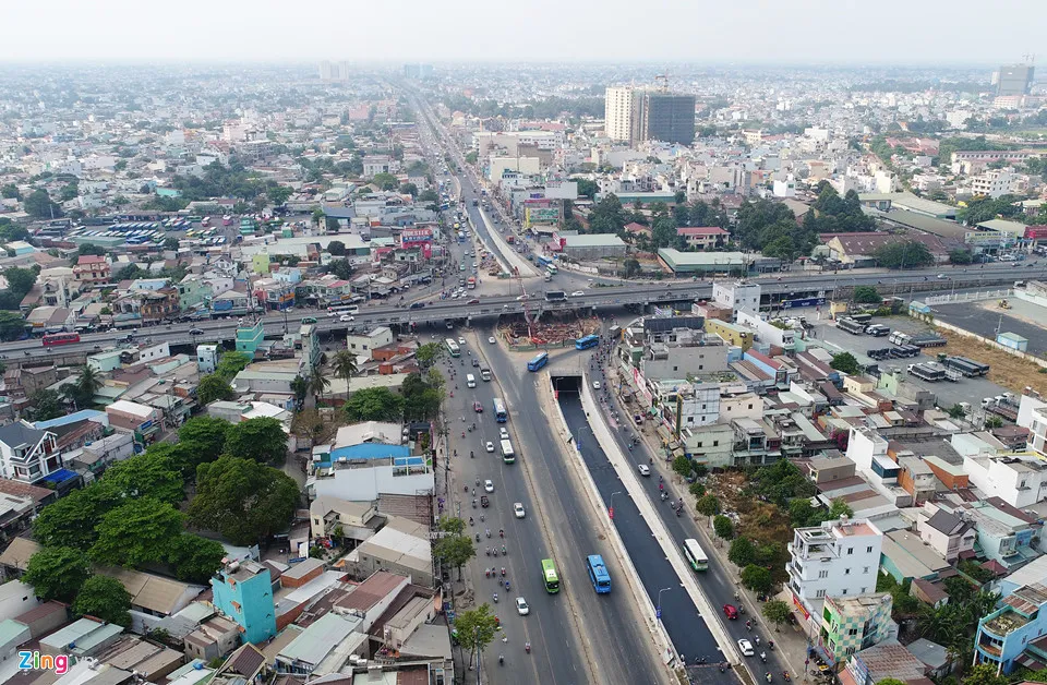 Ham chui nut giao thong 3 tang o Sai Gon truoc ngay thong xe hinh anh 2
