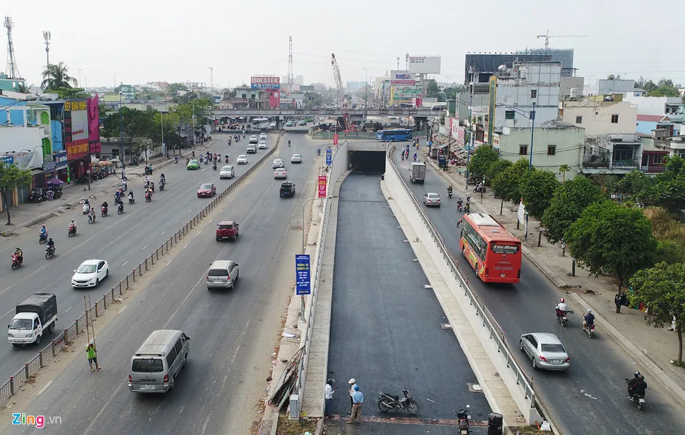 Ham chui nut giao thong 3 tang o Sai Gon truoc ngay thong xe hinh anh 3