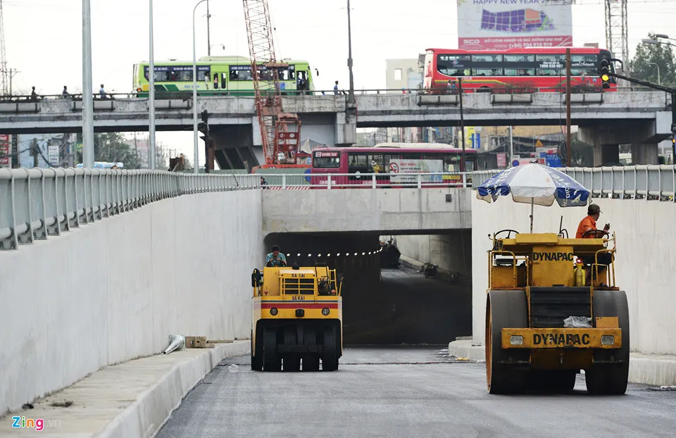 Ham chui nut giao thong 3 tang o Sai Gon truoc ngay thong xe hinh anh 7