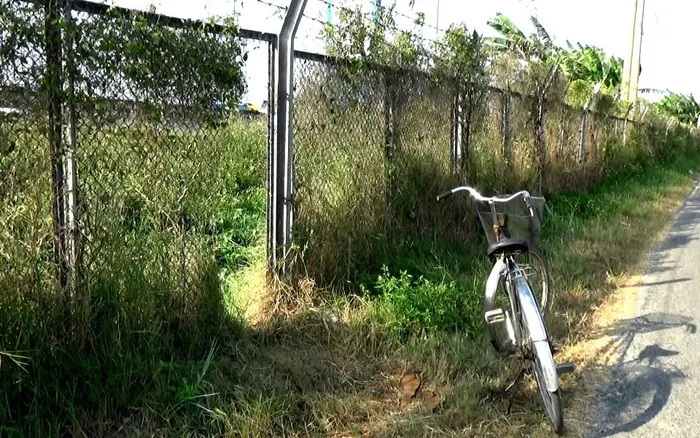 Hàng rào an toàn cao tốc TP.HCM - Trung Lương bị phá hoại nghiêm trọng - Ảnh 5. Hàng rào an toàn cao tốc TP.HCM - Trung Lương bị phá hoại nghiêm trọng - Ảnh 5.