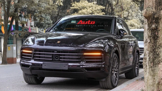 Porsche Cayenne S 2018 đầu tiên tại Việt Nam xuống phố