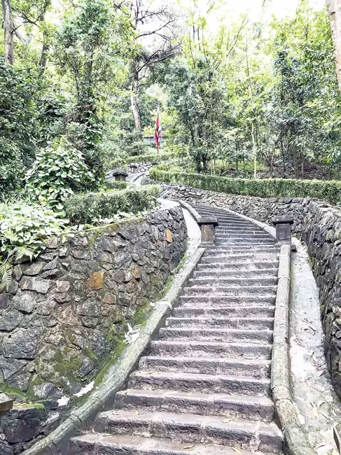 Cổ kính, tôn nghiêm và linh thiêng ảnh 2 Cổ kính, tôn nghiêm và linh thiêng ảnh 2