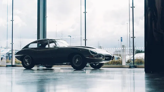 Đây là kho tàng xe cổ bí mật của Jaguar Land Rover - Ảnh 7.