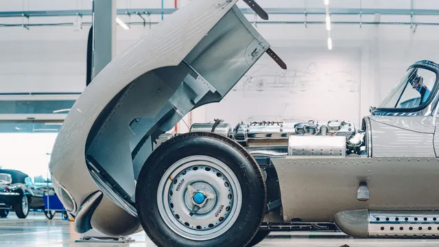 Đây là kho tàng xe cổ bí mật của Jaguar Land Rover - Ảnh 9.